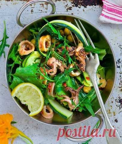 Салат с кальмарами и нутом - Лучшие кулинарные рецепты интернета