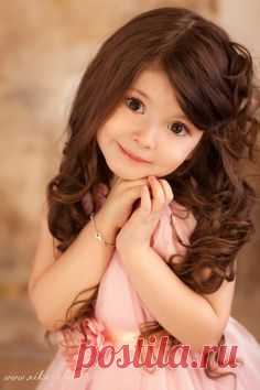 Brown eyed little girl