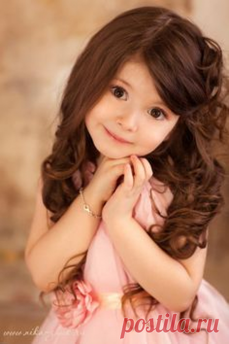Brown eyed little girl