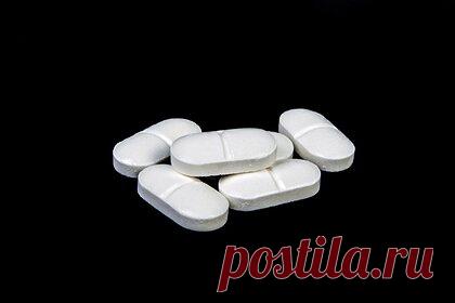 Ученые раскрыли смертельную опасность парацетамола. Ученые из Эдинбургского университета выяснили, что длительный прием данного препарата увеличивает вероятность болезней сердца и инсультов у пациентов с повышенным артериальным давлением. Эксперты провели исследование, в котором приняли участие 110 добровольцев с высоким кровяным давлением в анамнезе.