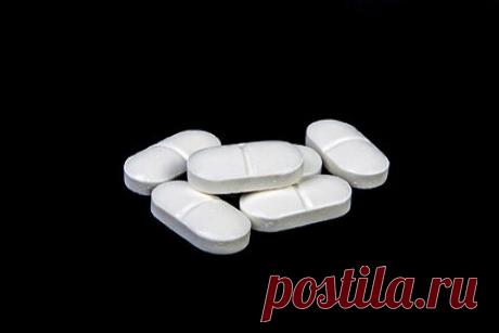 Ученые раскрыли смертельную опасность парацетамола. Ученые из Эдинбургского университета выяснили, что длительный прием данного препарата увеличивает вероятность болезней сердца и инсультов у пациентов с повышенным артериальным давлением. Эксперты провели исследование, в котором приняли участие 110 добровольцев с высоким кровяным давлением в анамнезе.