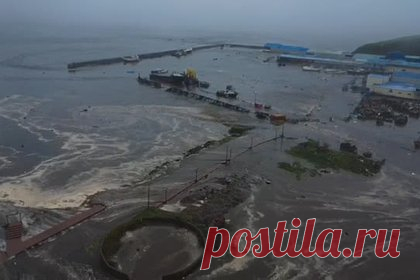 Последствия цунами в Северо-Курильске сняли с дрона