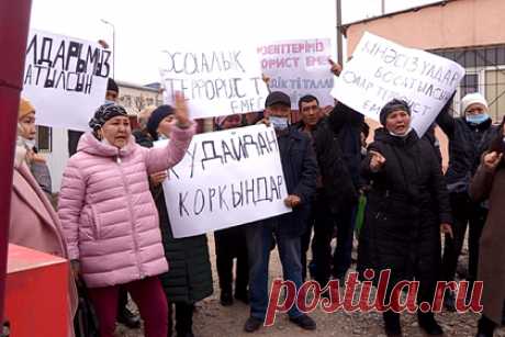 В Казахстане люди вновь вышли на митинг. Матери и отцы, жены и братья задержанных во время январских протестов казахстанцев вышли на улицы Шымкента с требованием отпустить их родственников. По словам людей, их близких удерживают под стражей незаконно и обвиняют в том, чего они не делали. Несколько матерей поделились своими историями.