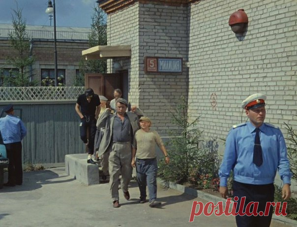 А вы обращали раньше внимание на импозантного в черном? / История цивилизаций!