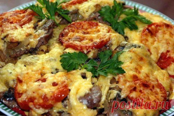 Новости
МЯСО ПО ФРАНЦУЗСКИ С ГРИБАМИ И ПОМИДОРАМИ

Ингредиенты:

●мясо (свинина) - 500 г;
●картофель (крупный) - 4-5 шт;
●шампиньоны - 300 г;
●помидоры (крупные) - 5 шт;
●лук репчатый - 1 шт;
●сыр - 250 г;
●майонез - 250 г;
●соль и специи (по вкусу)