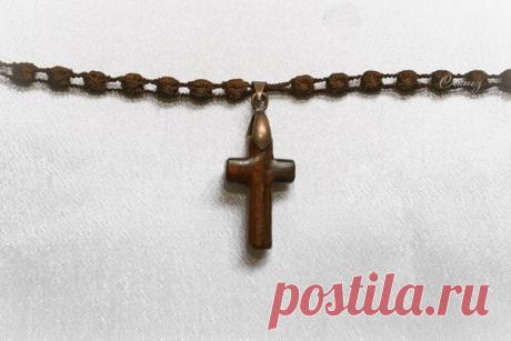 вышитый браслет с деревянным крестиком из палиссандра
прекрасный подарок мужчине на 23 февраля авторская работа единственный экземпляр