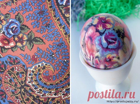 Красим яйца к Пасхе яркой тканью - мастер класс