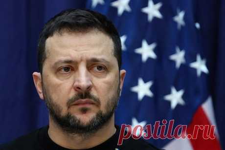 Зеленского обвинили в преступлении против Украины. Бывший советник Леонида Кучмы Олег Соскин на своем YouTube-канале заявил, что назначение Александра Сырского главнокомандующим ВСУ было преступлением против Украины. «Это [назначение Сырского] преступление. Поэтому за него надо отвечать импичментом, наверное, Зеленский?» — заявил Соскин.