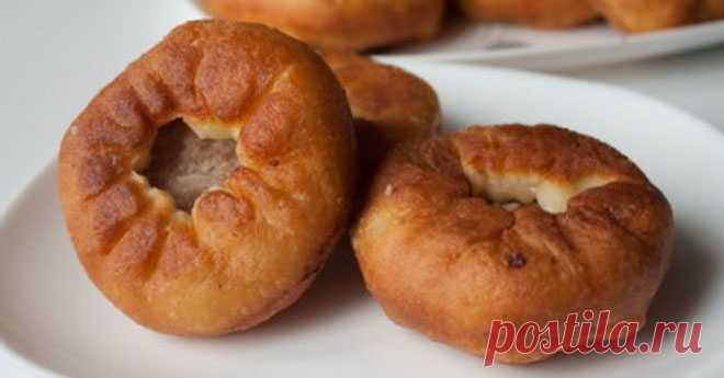 Рецепт от бабушки. Вкуснее не пробовал. Принципиальное отличие этого рецепта от аналогичных в использовании бездрожжевого теста. Фарш мясной (Использую фарш из телятины с добавлением 30% свиного. ) — 1 кг Лук репчатый — 3 шт Вода газированная (Лью на глаз, фарш сам подскажет, сколько её необходимо.) — 100 г Мука пшеничная (Обычно беру с запасом. […]