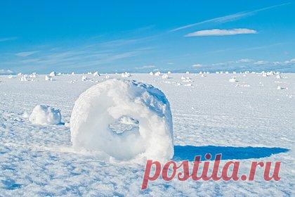 В российском регионе увидели снежные рулоны