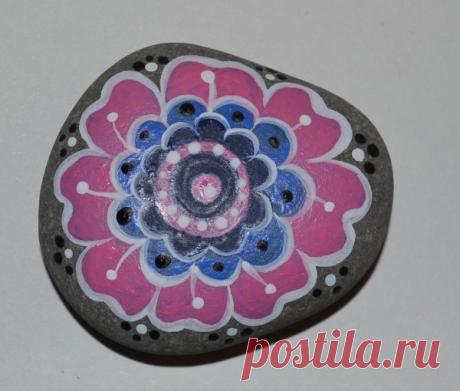 Рисунок на камне &quot;Волшебный цветок&quot;