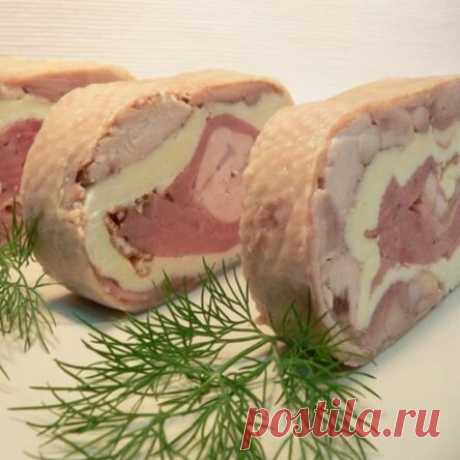 Руляда из курицы получилась ОЧЕНЬ вкусной, сочной и не сухой, а просто тающей во рту.