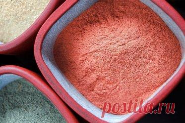 «Землю есть буду»: почему люди едят несъедобное?. Опасен ли пикацизм: MedAboutMe о причинах и рисках странных вкусовых пристрастий.