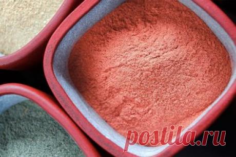 «Землю есть буду»: почему люди едят несъедобное?. Опасен ли пикацизм: MedAboutMe о причинах и рисках странных вкусовых пристрастий.