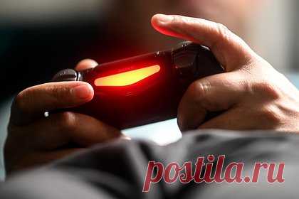 Раскрыты новые консоли PlayStation. Авторитетный инсайдер Том Хендерсон перечислил будущие консоли PS и продукты Sony. По информации автора, ожидаемая консоль PlayStation 5 со съемным дисководом будет анонсирована на следующем мероприятии PlayStation Showcase, девайс должен выйти в продажу этой осенью. PS5 Pro находится в производстве.