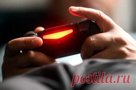 Раскрыты новые консоли PlayStation. Авторитетный инсайдер Том Хендерсон перечислил будущие консоли PS и продукты Sony. По информации автора, ожидаемая консоль PlayStation 5 со съемным дисководом будет анонсирована на следующем мероприятии PlayStation Showcase, девайс должен выйти в продажу этой осенью. PS5 Pro находится в производстве.