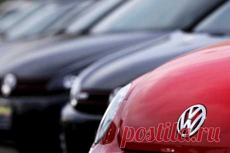 Volkswagen назвал срок объявления о продаже завода в Калуге. В интервью немецкому радио NDR генеральный директор Оливер Блюме сообщил, что после остановки производства в Калуге весной 2022 года альтернативой для компании станет продажа активов новому собственнику. Покупателем завода может выступить крупный российский дилерский холдинг.