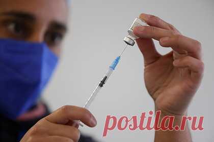 У десятилетнего мальчика остановилось сердце после вакцинации Pfizer. В Бразилии у десятилетнего ребенка остановилось сердце через 12 часов после вакцинации от коронавируса детским препаратом Pfizer. Уточняется, что врачам удалось реанимировать мальчика, сейчас его состояние стабильно, он находится под наблюдением медиков. Власти города приняли решение приостановить вакцинацию детей.