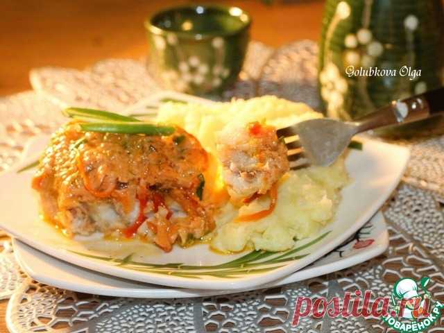 Минтай с зажаркой под соусом. Минтай с зажаркой из овощей и политый соусом, запекают в духовке. Получается очень сочная, нежная и пряная рыба. На гарнир у меня картофельное пюре.