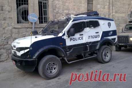 Jerusalem Post: в Тель-Авиве при наезде машины пострадали восемь пешеходов. После наезда водитель ударил ножом одну из пострадавших, самого его смертельно ранил человек в гражданской одежде.