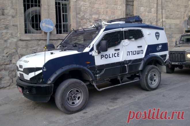 Jerusalem Post: в Тель-Авиве при наезде машины пострадали восемь пешеходов. После наезда водитель ударил ножом одну из пострадавших, самого его смертельно ранил человек в гражданской одежде.