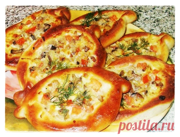 Открытые пирожки с сыром и грибами