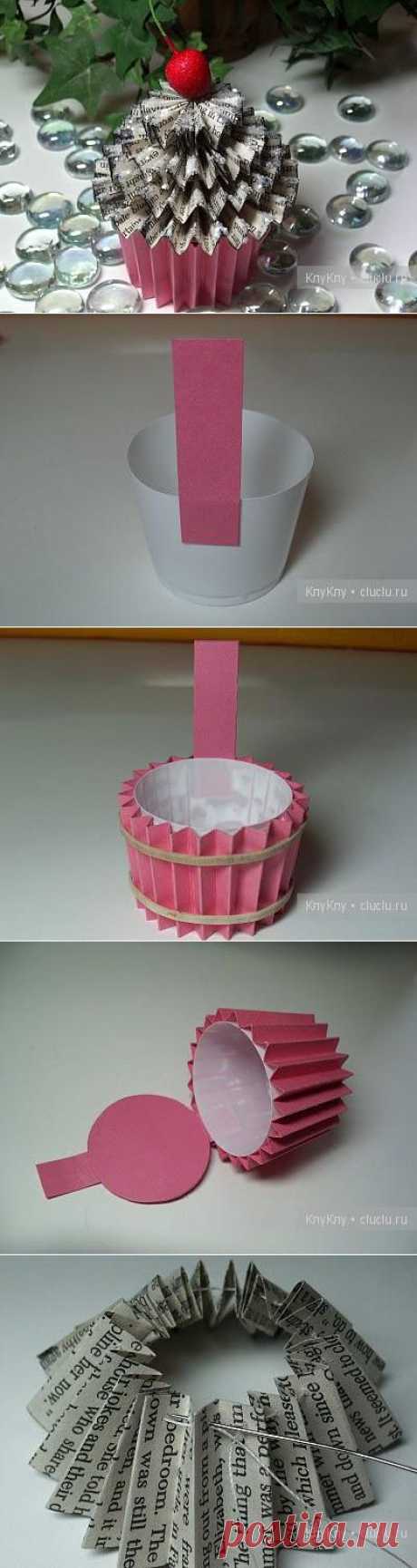 How to DIY Cute Paper Cupcake Box | www.FabArtDIY.com