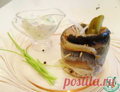 ЗАКУСКИ ИЗ РЫБЫ 

Рольмопс под соусом ремулад 
 
 На кусочки филе сельди положите

дольку соленого огурца (20 г),
добавить мелко нарезанного репчатого лука (10 г),
горчицу зернами (3 г)

и сверните рулетиком, скрепив…