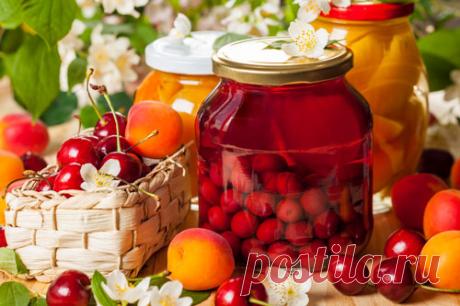 Компоты на зиму: 12 вкусных рецептов Счастлив тот, кто пьет компот! И действительно, домашний компот не сравнится ни с каким другим. Концентрированный и ароматный напиток можно разбавлять, так что делать компоты еще и выгодно! Компоты можно закрывать с любимыми и любыми ягодами и фруктами...