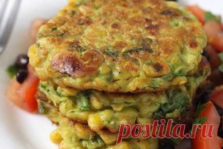 Оладьи из кукурузы и авокадо