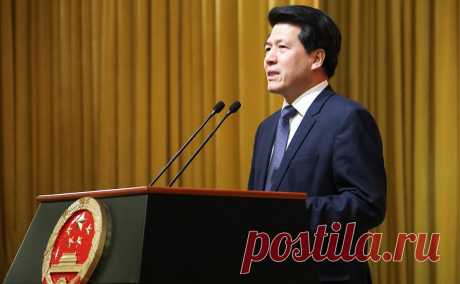 Китай назвал дату визита в Москву своего спецпосланника по Украине. Спецпредставитель Китая по делам Евразии Ли Хуэй, которого Пекин назначил уполномоченным по урегулированию конфликта на Украине, прилетит в Москву в пятницу, 26 мая, сообщил полномочный министр посольства Китая в России Лю Сюэсун на полях второго Евразийского экономического форума.