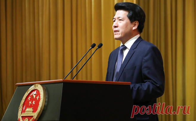 Китай назвал дату визита в Москву своего спецпосланника по Украине. Спецпредставитель Китая по делам Евразии Ли Хуэй, которого Пекин назначил уполномоченным по урегулированию конфликта на Украине, прилетит в Москву в пятницу, 26 мая, сообщил полномочный министр посольства Китая в России Лю Сюэсун на полях второго Евразийского экономического форума.