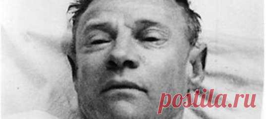 В 1948 году на пляже в Австралии был найден труп мужчины без признаков насильственной смерти. Из-за чего он погиб, так и не установлено. Чем дальше – тем больше странных деталей: в потайном кармане брюк неизвестного нашли клочок бумаги с надписью «Тамам Шуд». Клочок был вырван из последней страницы редкого экземпляра сборника Омара Хайяма «Рубайят», который убеждает читателя, что человек должен радоваться каждому мгновению своей жизни и не сожалеть об ее окончании. Теперь нераскрытое дело…