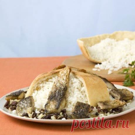 Балыг-плов Нарезаем подготовленную рыбу кусочками, солим, перчим по вкусу и обжариваем на части растительного масла.