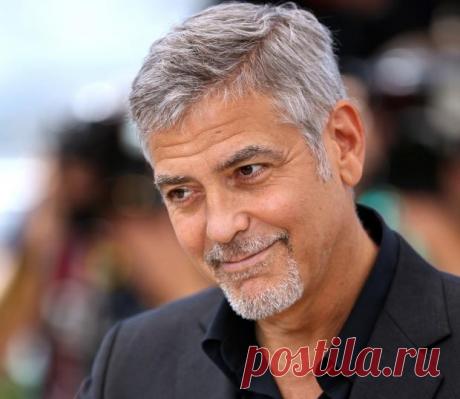 Джордж Клуни старается реже выходить из дома из-за проблем со здоровьем 3-летнего сына