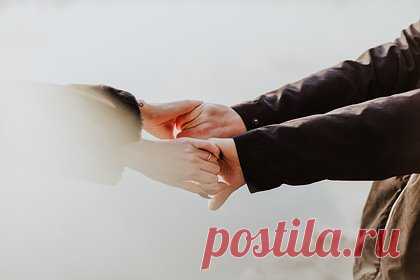 Сексопатолог назвала способ рассказать партнеру об измене. Сексопатолог Аманда Мейджор рассказала о правильном способе сообщить партнеру о своей измене. Она посоветовала быть готовым дать подробные объяснения и ответить на все вопросы избранника, при этом не надо обвинять его в своих действиях или оправдываться. Кроме того, не стоит ждать мгновенного прощения.