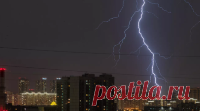 Москвичей предупредили о грозе и сильном ливне. Власти Москвы предупредили жителей об ухудшающейся погоде. В столице ожидается сильный дождь, гроза и ветер. Читать далее