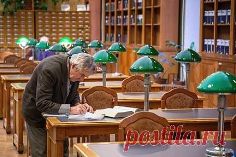 В Бурятии оцифровали сотни книжных памятников начала ХХ века. В Бурятии оцифровали несколько сотен книжных памятников начала ХХ века, которые местные литераторы писали, используя старомонгольский шрифт и латиницу. Об этом сообщает «МК» со ссылкой на министерство культуры региона. Так, в цифровой формат перевели 209 памятников из фондов Национальной библиотеки Бурятии.