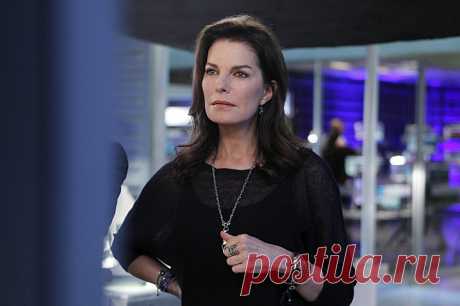 Села Уорд (Sela Ward)Актриса играет бывшую жену доктора Хауса.