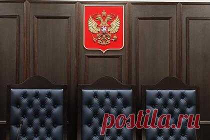 Суд смягчил приговор сыну полковника Росгвардии по делу о смертельном ДТП. Свердловский областной суд на четыре месяца сократил срок осужденному по делу о смертельном ДТП Владимиру Васильеву, сыну полковника Росгвардии Андрея Васильева. С него сняли обвинения в угоне автомобиля. Подсудимому предстоит провести в колонии восемь лет и 11 месяцев.