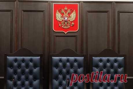 Суд смягчил приговор сыну полковника Росгвардии по делу о смертельном ДТП. Свердловский областной суд на четыре месяца сократил срок осужденному по делу о смертельном ДТП Владимиру Васильеву, сыну полковника Росгвардии Андрея Васильева. С него сняли обвинения в угоне автомобиля. Подсудимому предстоит провести в колонии восемь лет и 11 месяцев.