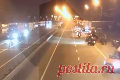 Националисты из Польши устроили обряд с факелами в российском регионе и попали на видео