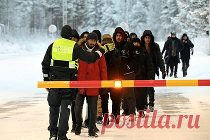 Евросоюз направит в Финляндию полсотни офицеров для охраны границы с Россией. В Европейском агентстве пограничной и береговой охраны Frontex заявили, что на следующей неделе направят в Финляндию полсотни офицеров пограничной службы и другой персонал, а также патрульные машины. Уточняется, что таким образом Евросоюз решил помочь скандинавской стране охранять границу с Россией.