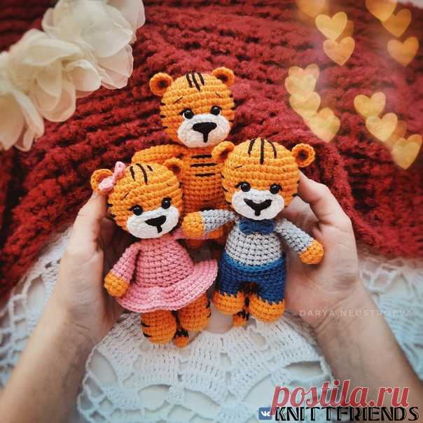 Тигры
Вязаные игрушки крючком, спицами.
Амигуруми. Купить.
Описания, схемы вязания, мастер-классы.
Бесплатные МК. Фото, видео.
Автор darya_neustroeva