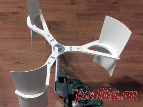 Vertical Axis Wind Turbine by hooptey This is a 340mm diameter prototype VAWT that's intended to be a scalable demonstrator.  It accommodates 3 blades which are stolen directly from scrap vinyl vertical blinds.  (Yes, those ugly fat ones that hang)  You just take the single blinds and insert them in to the slots.  I put a dab of 2-part epoxy to keep them in place, but the fit is tight.  The blade arms attach via 3x 3mm screws or bolts.  The central hub is sized to use a 7/...