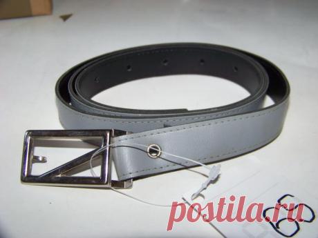 Серый ремень с прямоугольной серебристой пряжкой за 65 грн. | Шафа