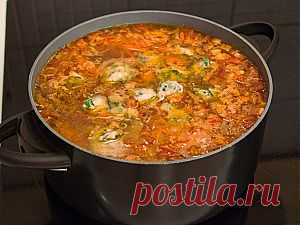 Суп с цыпленком, овощами и клецками с зеленью