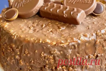 Домашний торт Сникерс с варёным сгущенным молоком простой рецепт пошаговый Сегодня мы с вами приготовим необычный торт "Сникерс". Как сделать Домашний торт Сникерс с варёным сгущенным молоком рецепт простой. Для бисквита: Яйца 6 шт Сахар 120 гр Соль щепотка Растительное масло 80 мл Мука 120 гр(6 ст ложек) Темный какао 20 гр(2ст ложек) Разрыхлитель 1 ч ложка 1ый