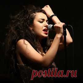 Новый видеоклип Charli XCX — Breaking Up | KlipoMuz.com