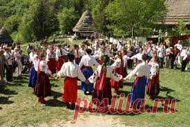 НАРОДНІ ЗВИЧАЇ СВЯТКУВАННЯ ВЕЛИКОДНЯ. ГАЇВКИ. ВЕСНЯНКИ Скачати  ІСТОРІЯ СВЯТКУВАННЯ ПАСХИ  Празник Христового Воскресіння має ще такі назви: Свято Пасхи, Велика Неділя Пасхи, а найбільше поширена назва цього свята - Великдень.  Слово 